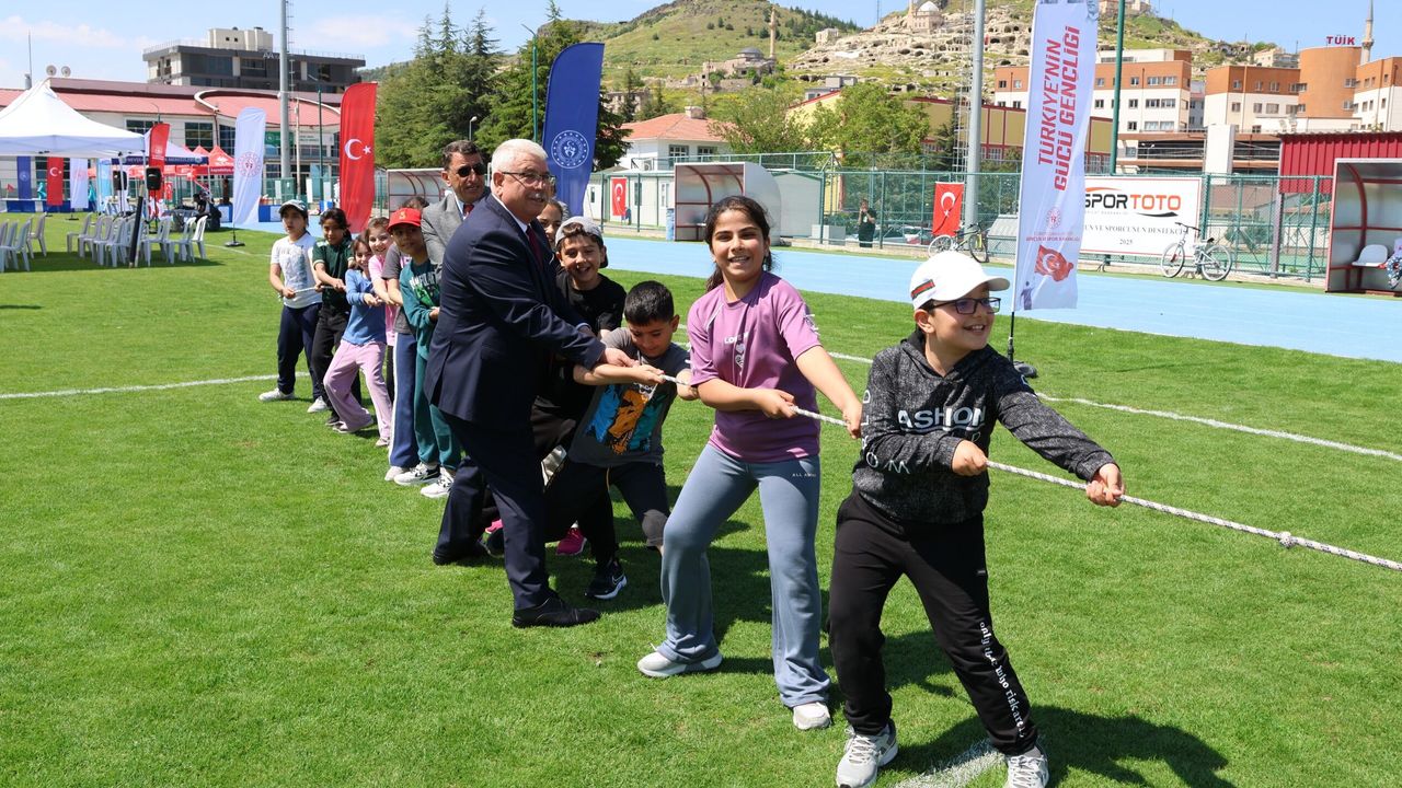 Nevşehir’de Geleneksel Çocuk Oyunları Şenliği Düzenlendi