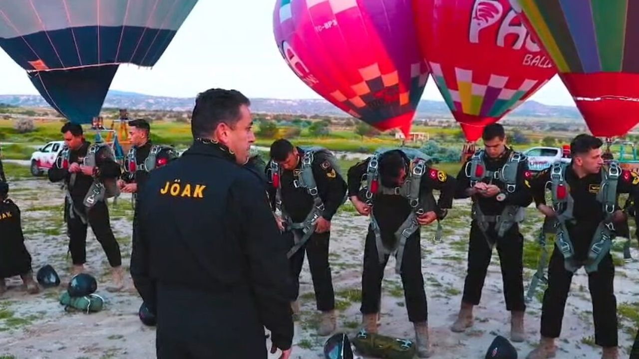Kapadokya Semalarında Nefes Kesen Gösteri!