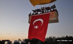 Kapadokya’da Balonlar 23 Nisan İçin Türk Bayraklarıyla Havalandı