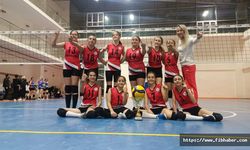 Nevşehir Belediyesi midi kızlar voleybol takımı namağlup şampiyon