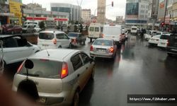 Nevşehir'in Pazartesi trafiği hiç çekilmiyor ...