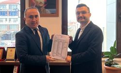 İYİ Parti Nevşehir İl Başkanı Alihan Kuzeyli mazbatasını aldı