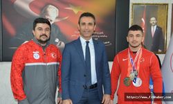 Türkiye Şampiyonu Yaşar Karaca İl Müdürü Özdemir’i ziyaret etti.