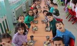Nevşehir'de okul öncesi öğrencilere ilk yemekleri dağıtıldı