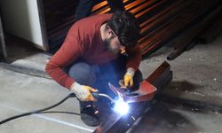 Nevşehir'de liselilerden depremzedelere konteyner okul!