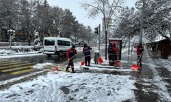 Nevşehir'de Yol ve Kaldırımlarda Kar Temizliği