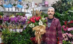 Nevşehir'de Anneler Günü için çiçekçilerin mesaisi başladı.