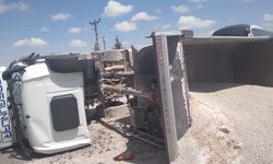 Nevşehir'de bims yüklü kamyon devrildi: 1 yaralı