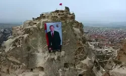 Uçhisar Kalesine dev Erdoğan posteri asıldı!