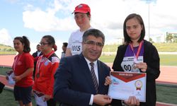 Özel Sporcular Ödüllerini Rektör Aktekin’den Aldı