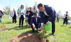 NEVÜ'de depremde hayatını kaybeden öğrenciler anısına fidan dikildi