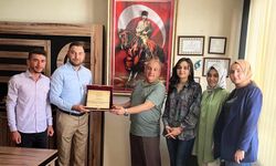 Başkan Köybaşı ve yönetiminden Koçak'a teşekkür plaketi