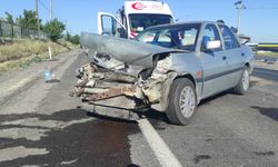 Nevşehir'de otomobil bariyerlere çarptı: 2 yaralı