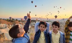 Kapadokya'da balonların kalkışını izlediler