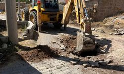 Hasarlı trafik levhaları da onarıldı