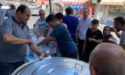 Nevşehir'de Arıcı kasabı vatandaşlara aşure dağıttı