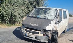 Nevşehir Boğazköy yolunda TIR'la minibüs çarpıştı