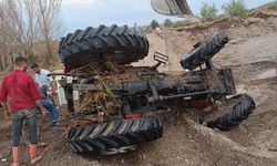 Nevşehir'de sele kapılan traktör çıkartıldı
