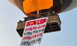 Kapadokya'da balonlar, Kırgızistan bayraklarıyla havalandı