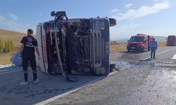 Nevşehir'de kireç yüklü tır devrildi