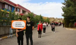 Altınyıldız Öğrencilerinden Cumhuriyet Yürüyüşü...