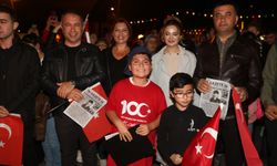 Cumhuriyet’in ilanını duyuran gazete dağıttı