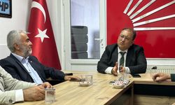 SP heyeti grup toplantısına katılıp, CHP'ye hayırlı olsun ziyaretinde bulundu