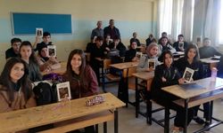 Derinkuyu M. Ekmekci A. Lisesi Öğrencilerine Nevşehirli Kahramanlar kitabı