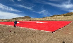 Türkiye'nin en büyük Bayrağı Nevşehir Doğala köyüne yapıldı