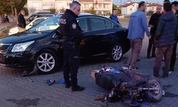 Avanos'ta motosiklet makam aracına çarptı