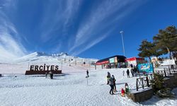 Beyaza bürünen Erciyes yeni sezona gün sayıyor