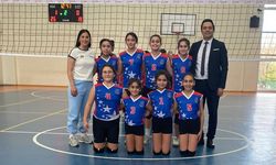 Altınyıldız Küçük Kız Voleybol Takımı Grup Birincisi