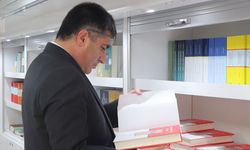 Rektör Aktekin TDK Kitap Satış Standını Ziyaret Etti