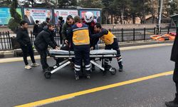 Nevşehir'de moto kurye, ıslak zeminde kayarak yola düştü