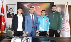 Nevşehirli Şampiyon Atletler İl Müdürü Özdemir'i ziyaret etti