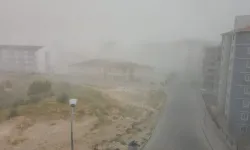 Nevşehir'de fırtına tozu dumana kattı
