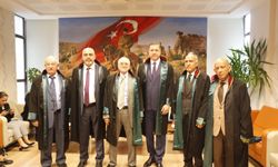 Nevşehir'de meslekte 40. ve 50. yılını dolduran 5 avukata plaket verildi