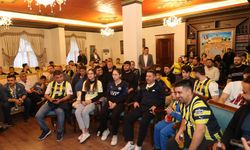 Başkan Arı, Fenerbahçe-Panathinaikos maçını gençlerle izledi