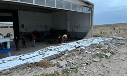 Şiddetli fırtına Derinkuyu'da iş yerinin duvarını yıktı