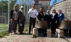 Nar kasabasında aşure kazanları birlik için kaynadı