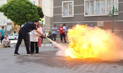 İtfaiyeden Mahalle Sakinleri ile Apartman ve Blok Görevlilerine Yangınla Mücadele Eğitimi