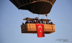 Kapadokya'da balonlar ‘30 Ağustos Zafer Bayramı’ için havalandı