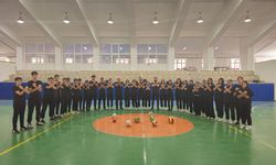 Nevşehir Spor Lisesi öğrencileri Ayşenur Halil ve İkbal Uzuner için siyah giydi