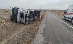 Nevşehir'de tohum yüklü TIR devrildi: 1 yaralı