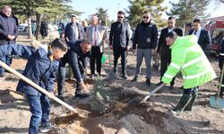 Nevşehir'de Binlerce Fidan 1.Sınıf Öğrencileri için Toprakla Buluştu