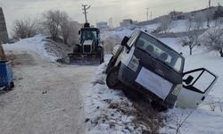 Nevşehir'de el frenini çekmeyi unutunca araç şarampole devrildi