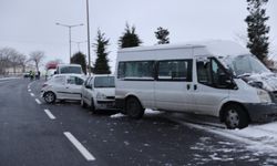 Nevşehir'de buzlanma nedeniyle zincirleme kaza: 3 yaralı