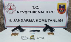 Nevşehir'de jandarma aranan 2 kişiyi yakaladı