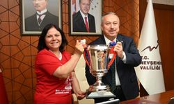 Suvermez Kapadokya Spor 3.Lig kupasını Vali Fidan'a getirdi