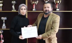 İş Kulübü Eğitimini Tamamlayan NEVÜ'lü öğrenciler Sertifikalarını Aldı